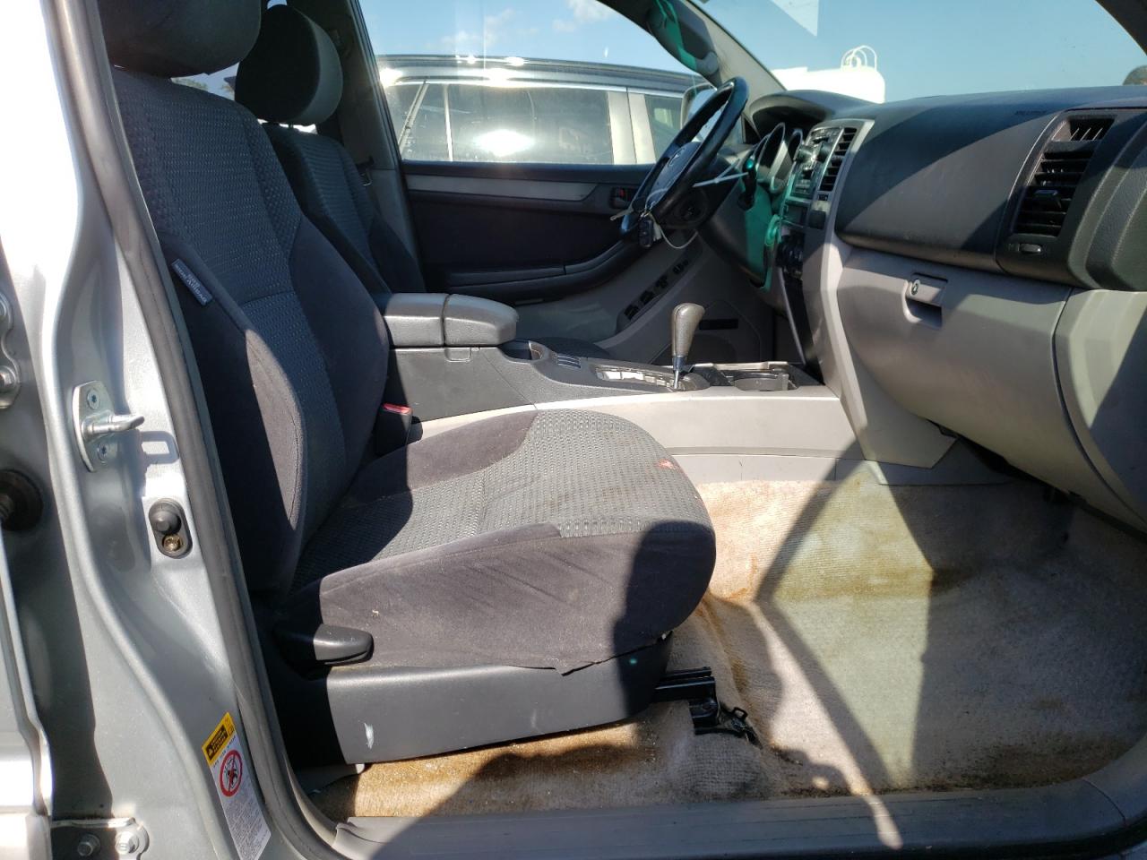 Photo 5 from auction – 2004 TOYOTA 4RUNNER SR with VIN JTEZT14R040018321