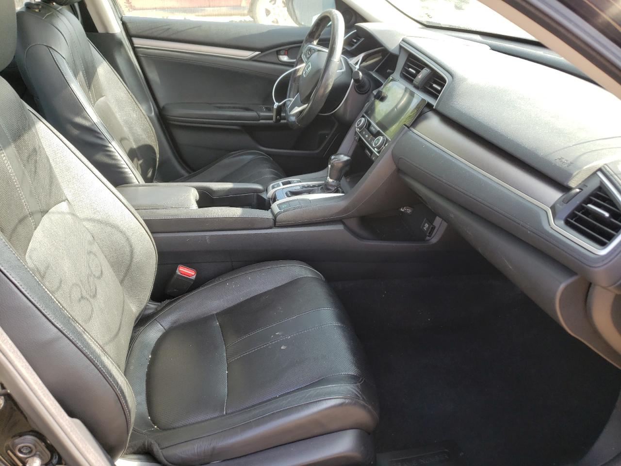 Photo 5 from auction – 2016 HONDA CIVIC EXL with VIN 2HGFC1F74GH636360