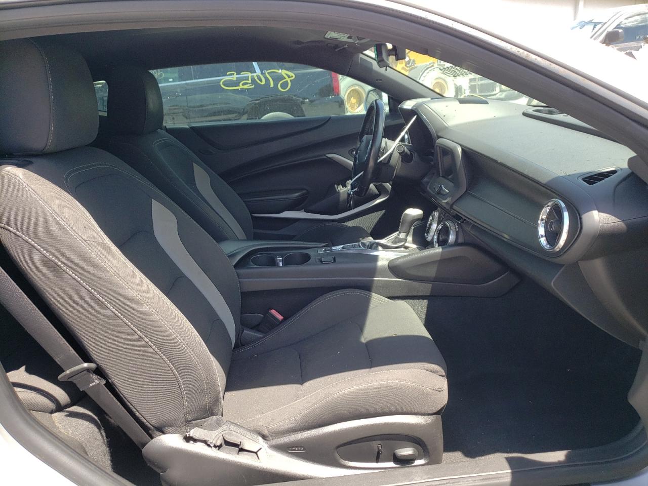 Photo 5 from auction – 2018 CHEVROLET CAMARO LT with VIN 1G1FB1RX4J0102017