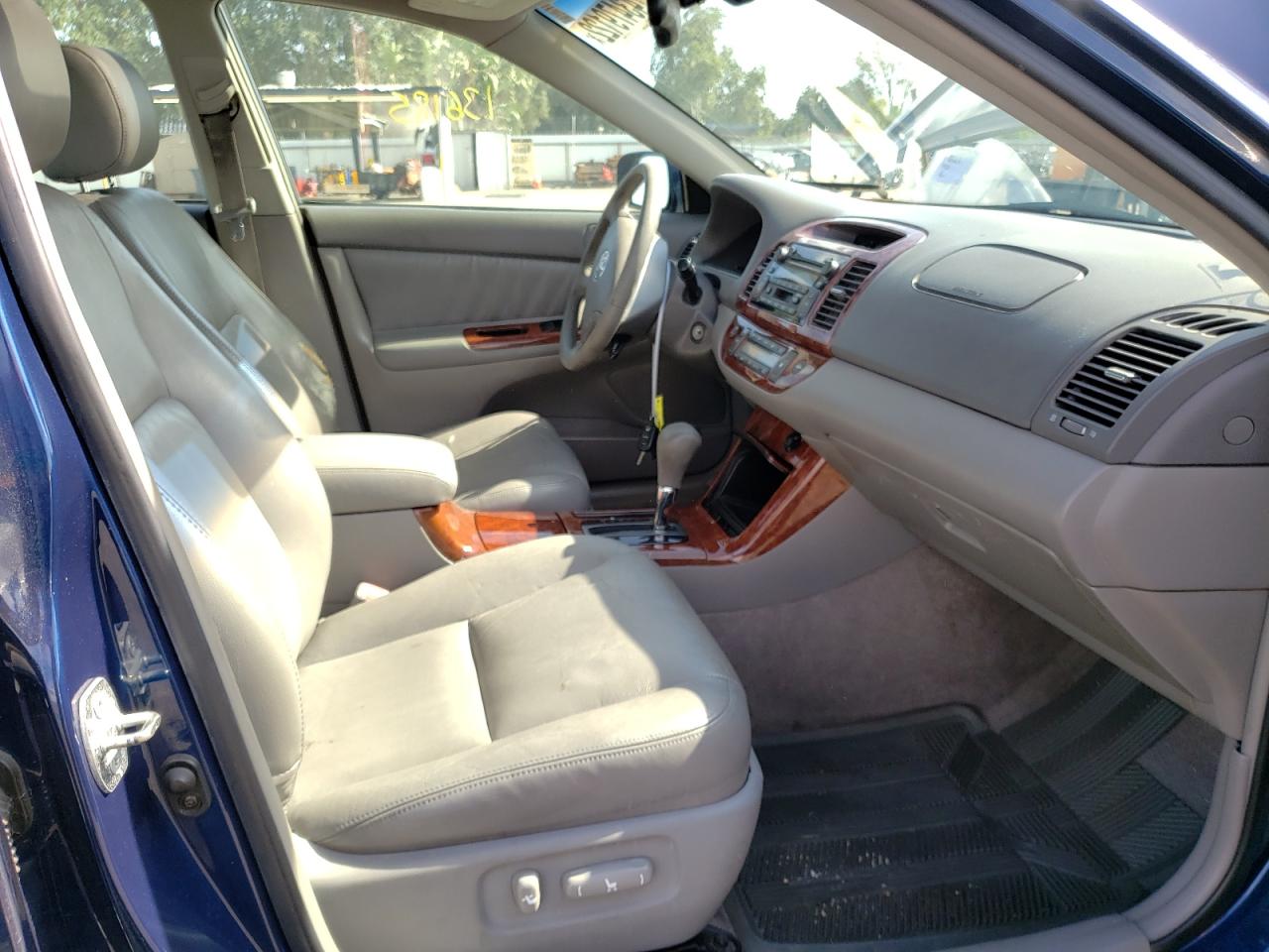 Photo 5 from auction – 2005 TOYOTA CAMRY LE with VIN 4T1BE32K25U072839