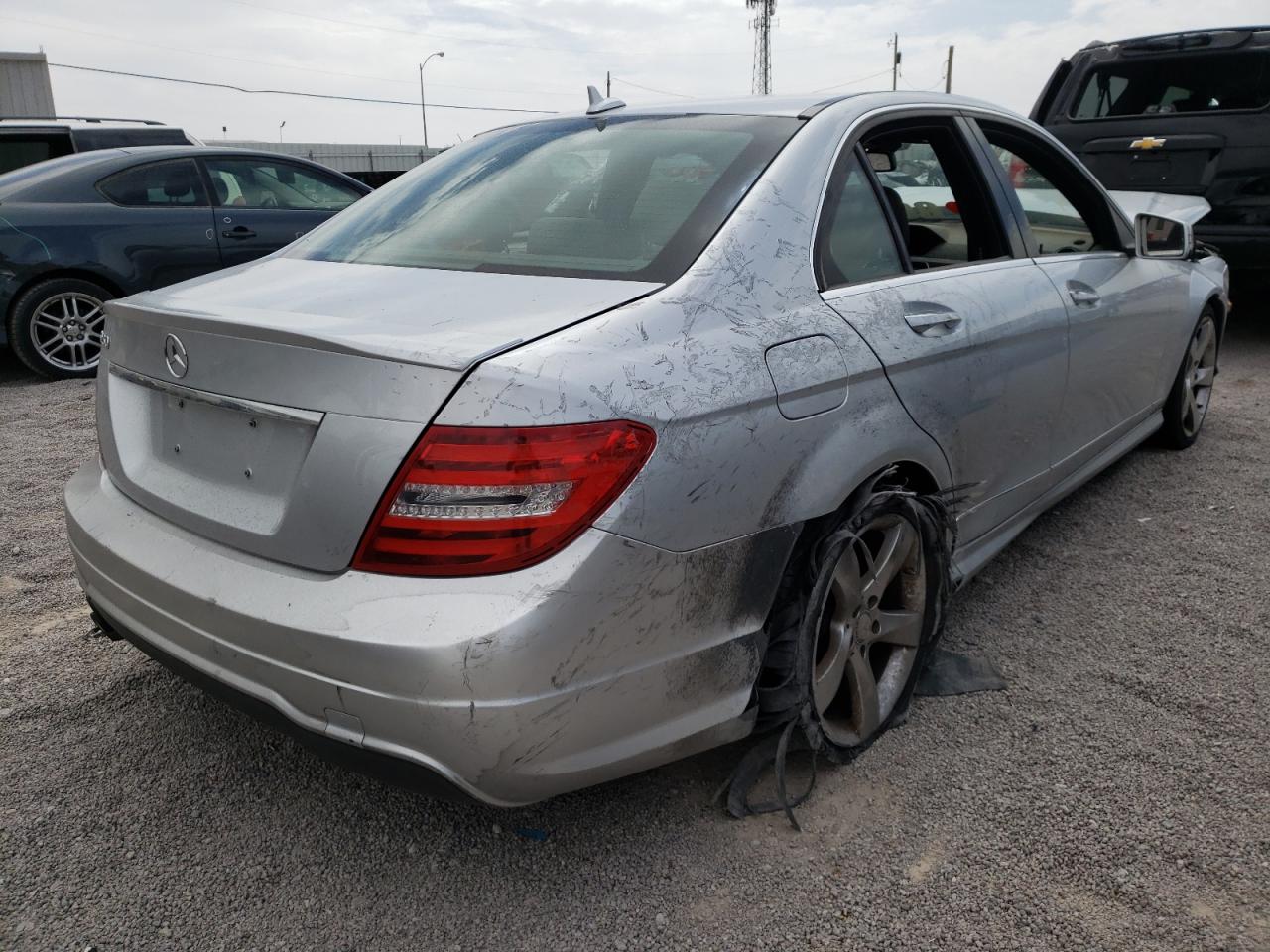 Photo 4 from auction – 2014 MERCEDES-BENZ C 250 with VIN WDDGF4HB2EA963385