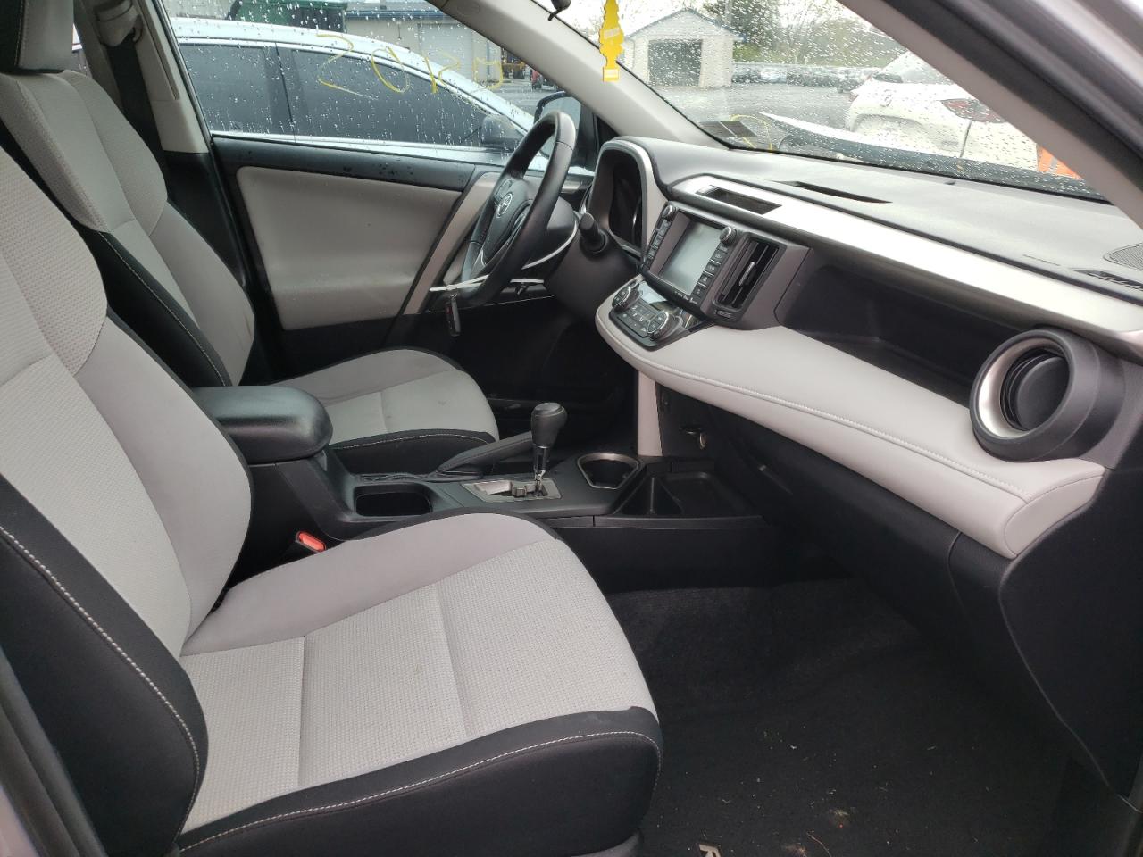 Photo 5 from auction – 2016 TOYOTA RAV4 XLE with VIN 2T3WFREV3GW285316
