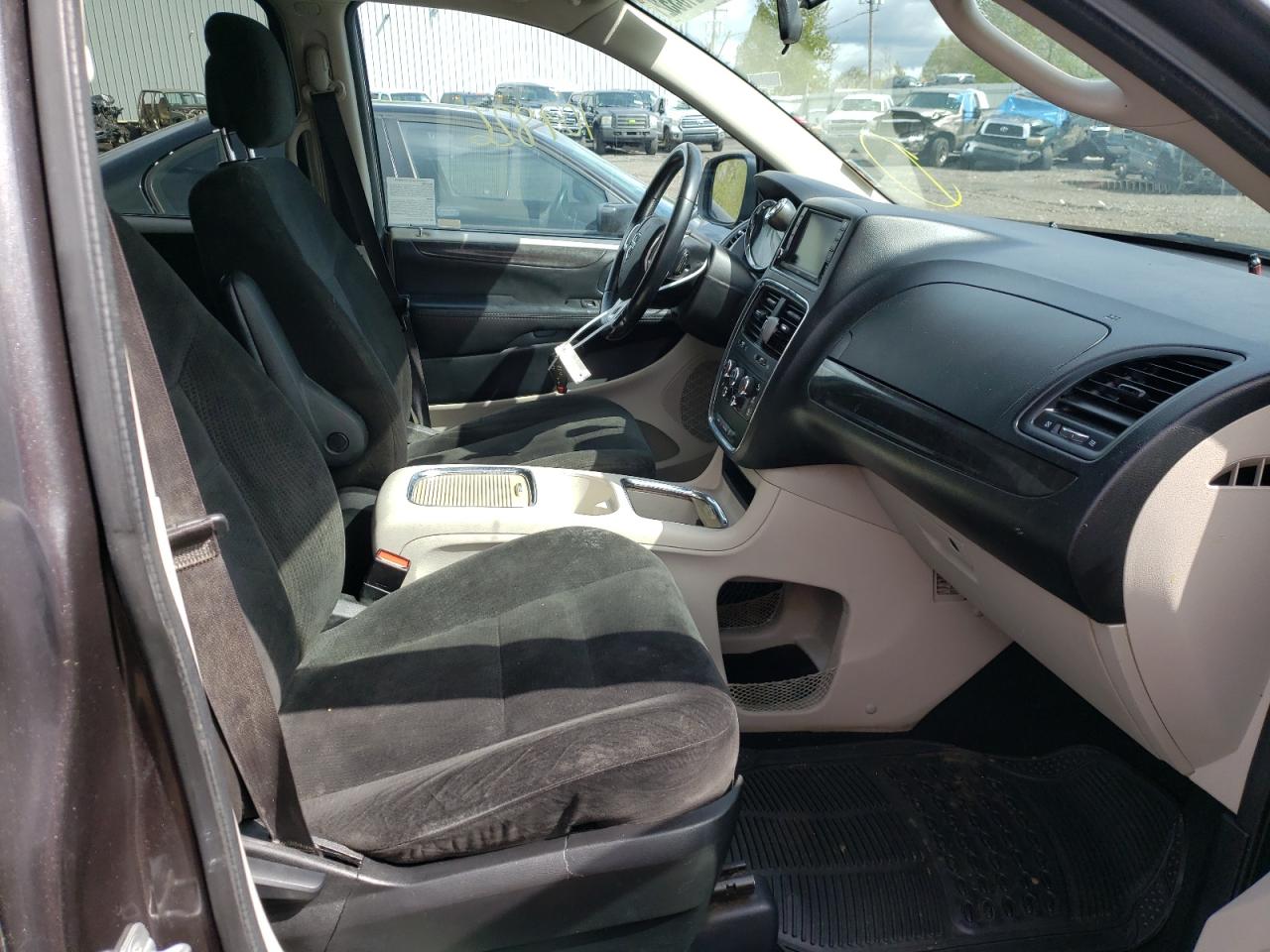 Photo 5 from auction – 2015 DODGE GRAND CARA with VIN 2C4RDGCG2FR732741