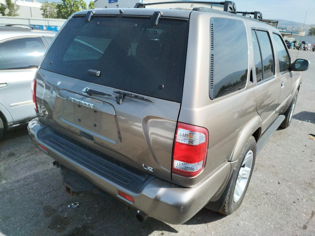 Photo 4 from auction – 2002 NISSAN PATHFINDER with VIN JN8DR09Y72W732159
