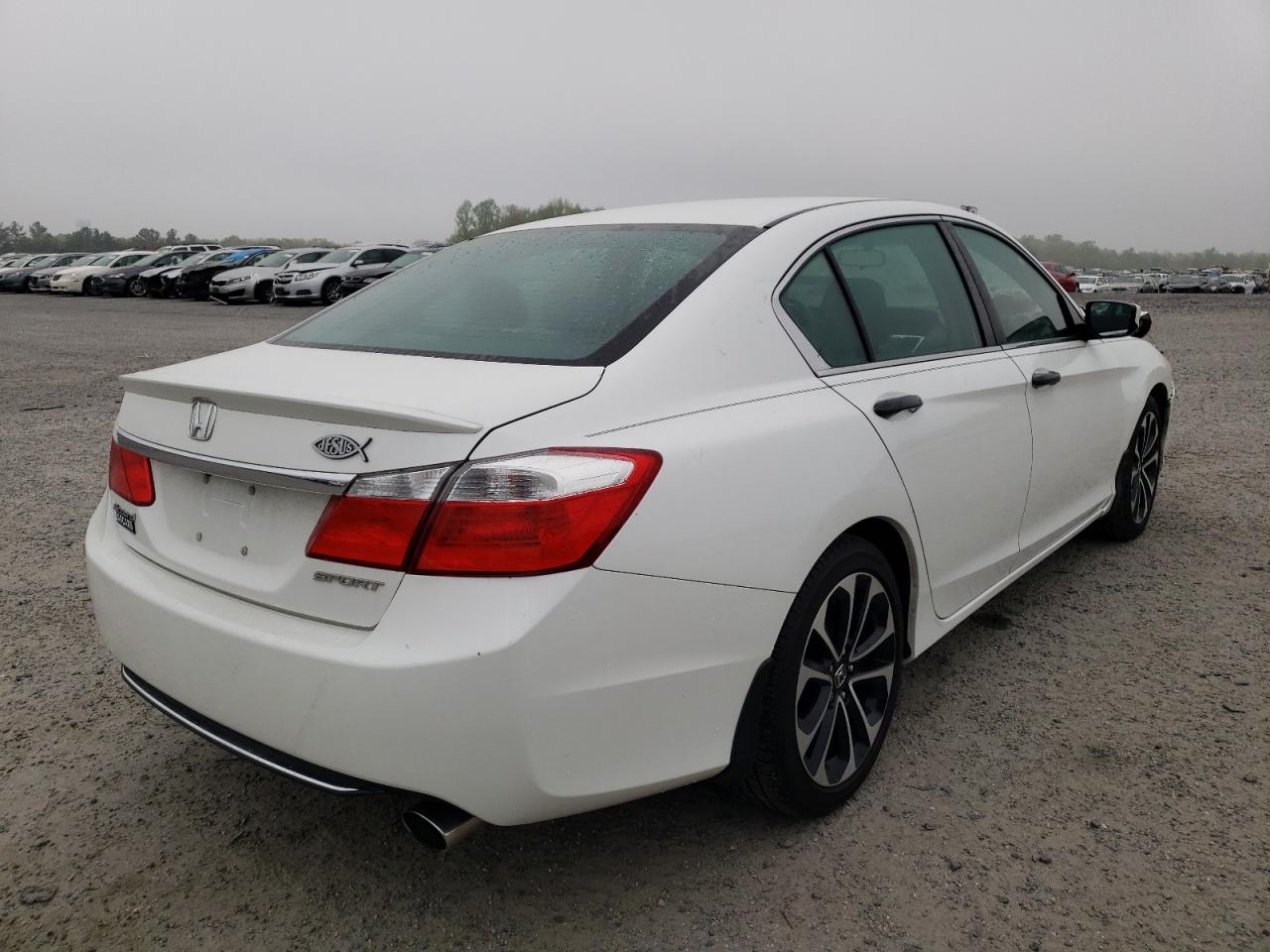 Photo 4 from auction – 2015 HONDA ACCORD SPO with VIN 1HGCR2F57FA166408
