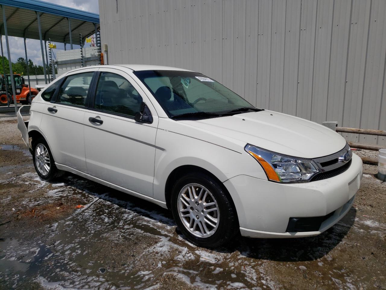 Photo 13 from auction – 2011 FORD FOCUS SE with VIN 1FAHP3FN4BW140979