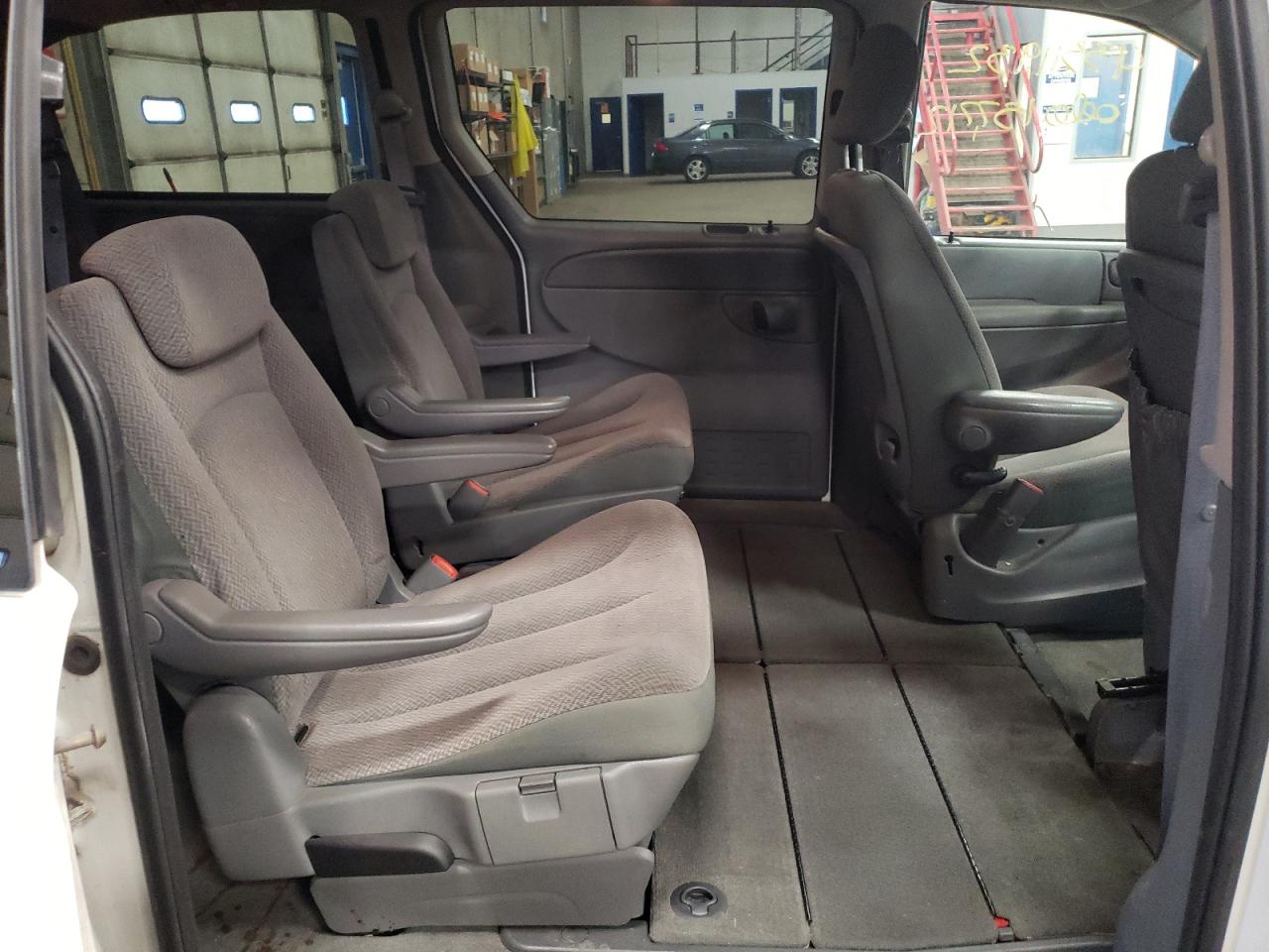 Photo 6 from auction – 2007 CHRYSLER TOWN & COU with VIN 2A4GP54L67R158302