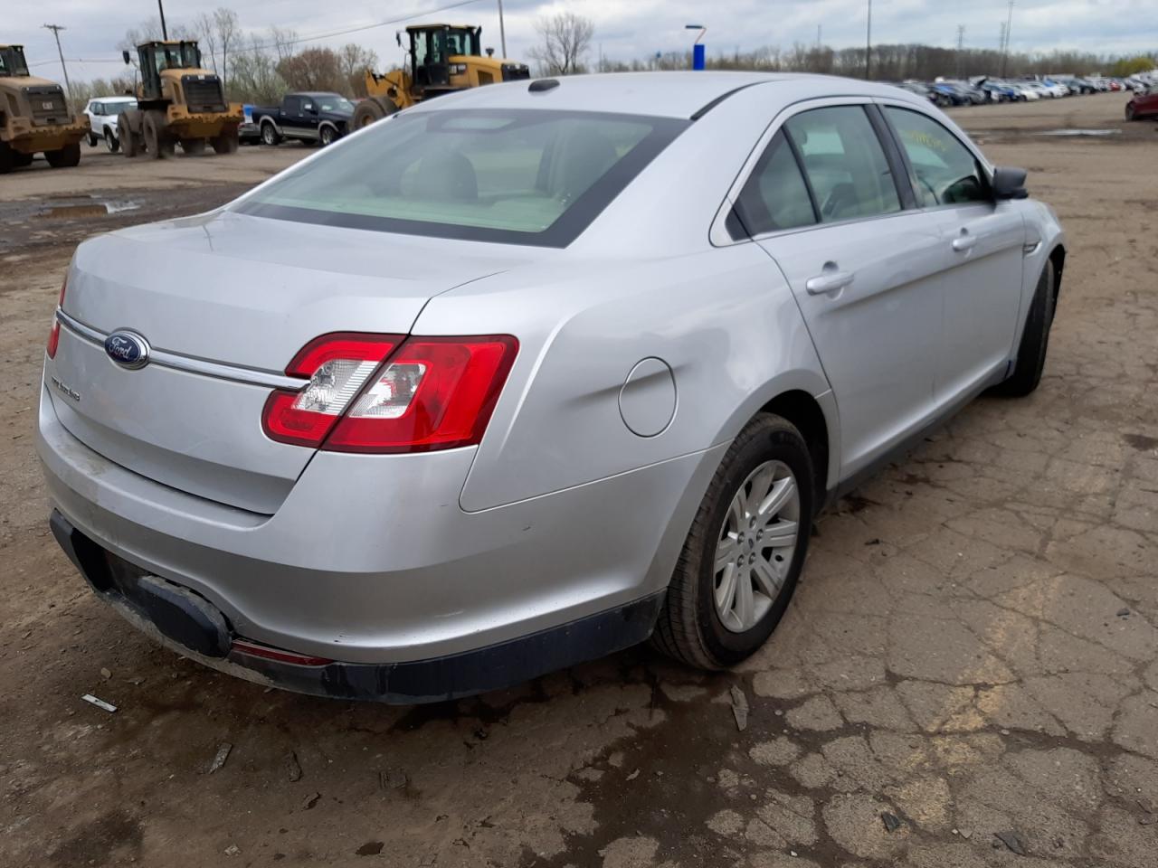 Photo 4 from auction – 2010 FORD TAURUS SE with VIN 1FAHP2DW7AG138187