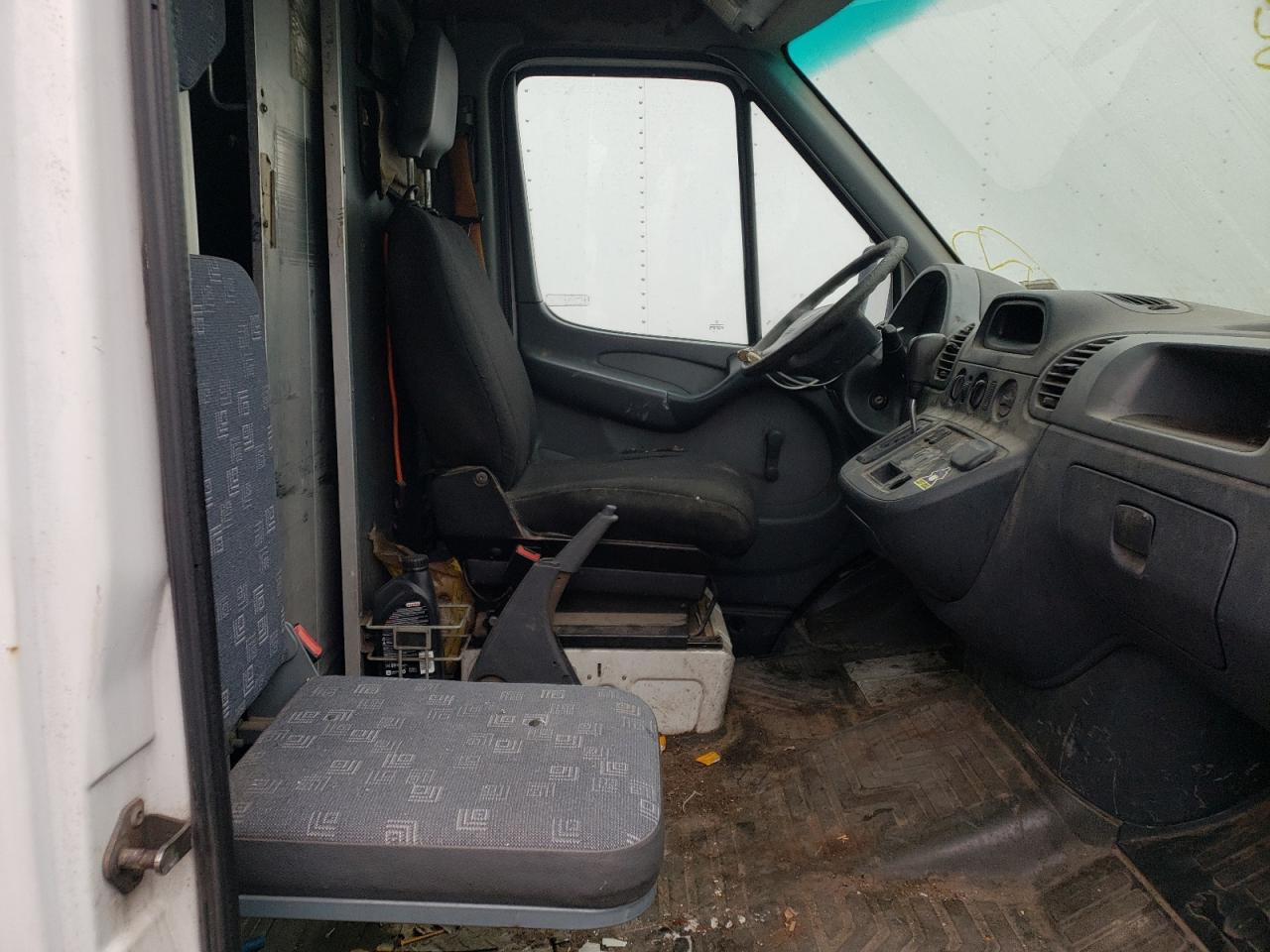 Photo 5 from auction – 2006 DODGE SPRINTER 2 with VIN WD0PD744865958007