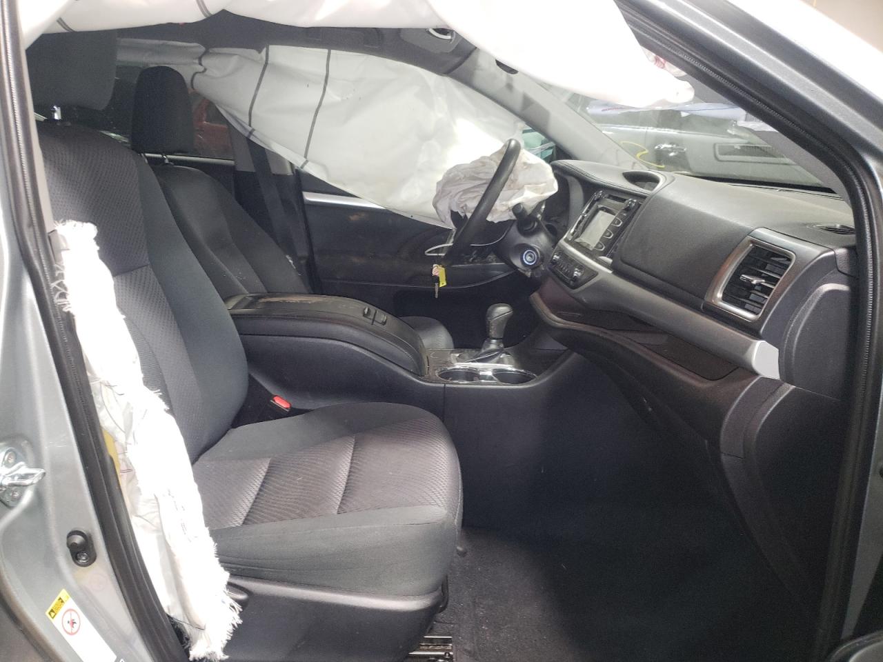Photo 5 from auction – 2019 TOYOTA HIGHLANDER with VIN 5TDBZRFH5KS962682