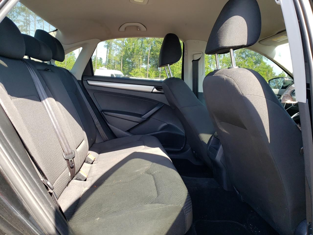 Photo 6 from auction – 2014 VOLKSWAGEN PASSAT S with VIN 1VWAT7A3XEC080973