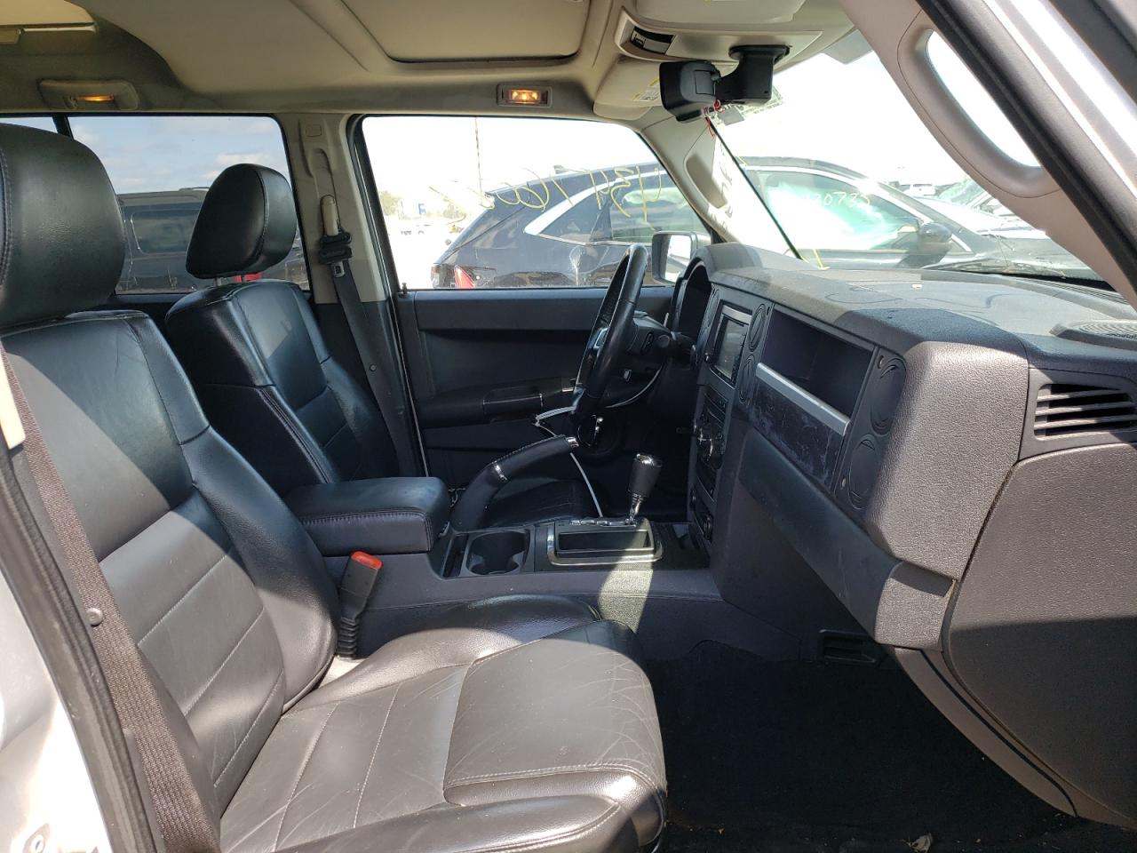 Photo 5 from auction – 2010 JEEP COMMANDER with VIN 1J4RG4GK5AC158667