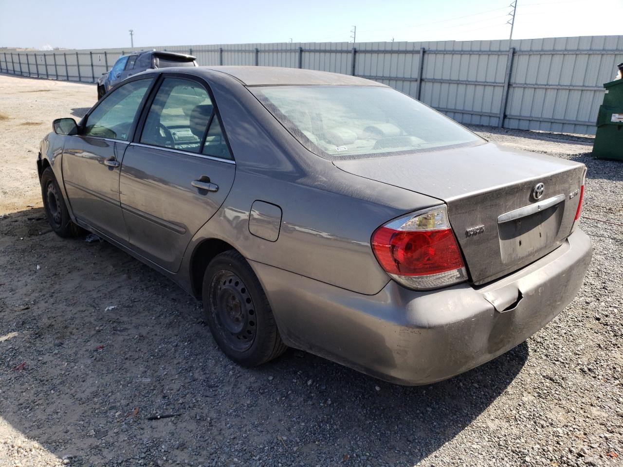 Photo 13 from auction – 2005 TOYOTA CAMRY LE with VIN 4T1BE32K45U947676