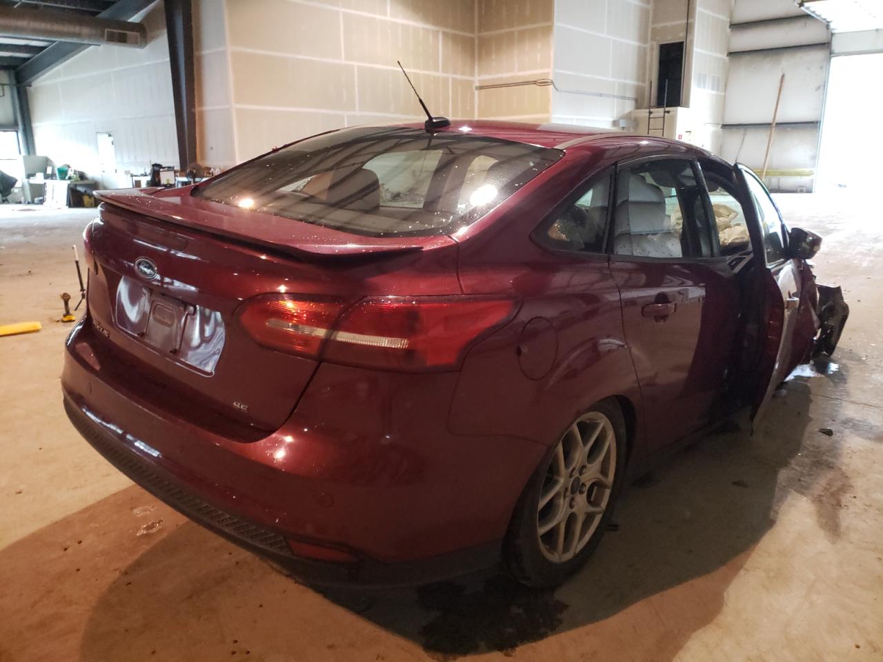 Photo 4 from auction – 2015 FORD FOCUS SE with VIN 1FADP3F25FL342127