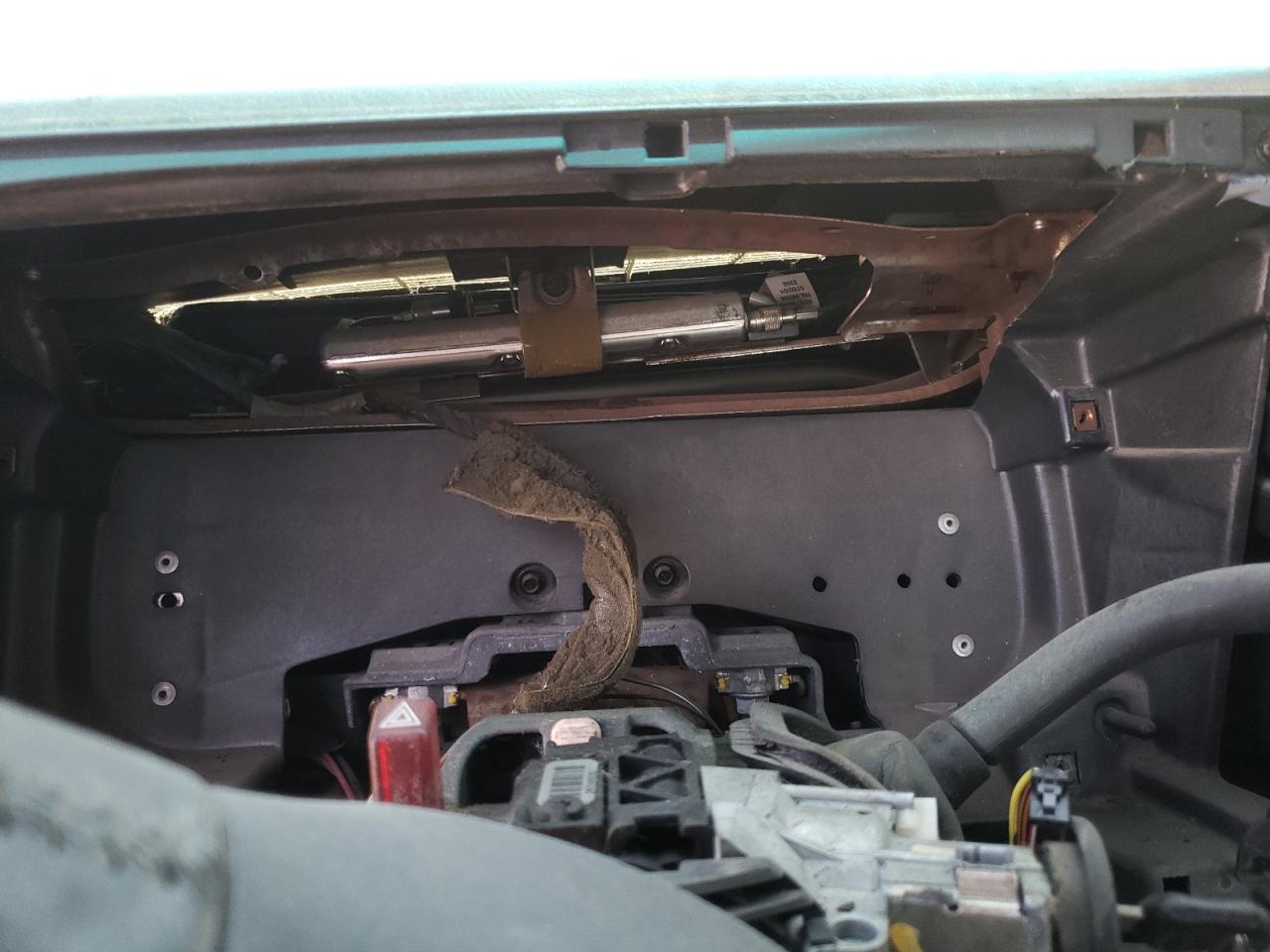 Photo 8 from auction – 2001 CHEVROLET SILVERADO with VIN 1GCHK23U51F212530