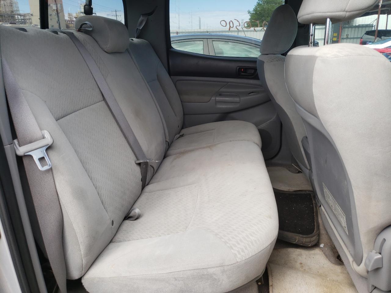 Photo 6 from auction – 2011 TOYOTA TACOMA DOU with VIN 5TFLU4EN5BX011597