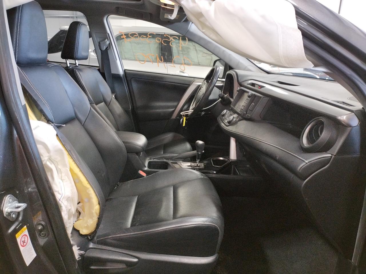 Photo 5 from auction – 2016 TOYOTA RAV4 LIMIT with VIN JTMDFREV2GJ083637
