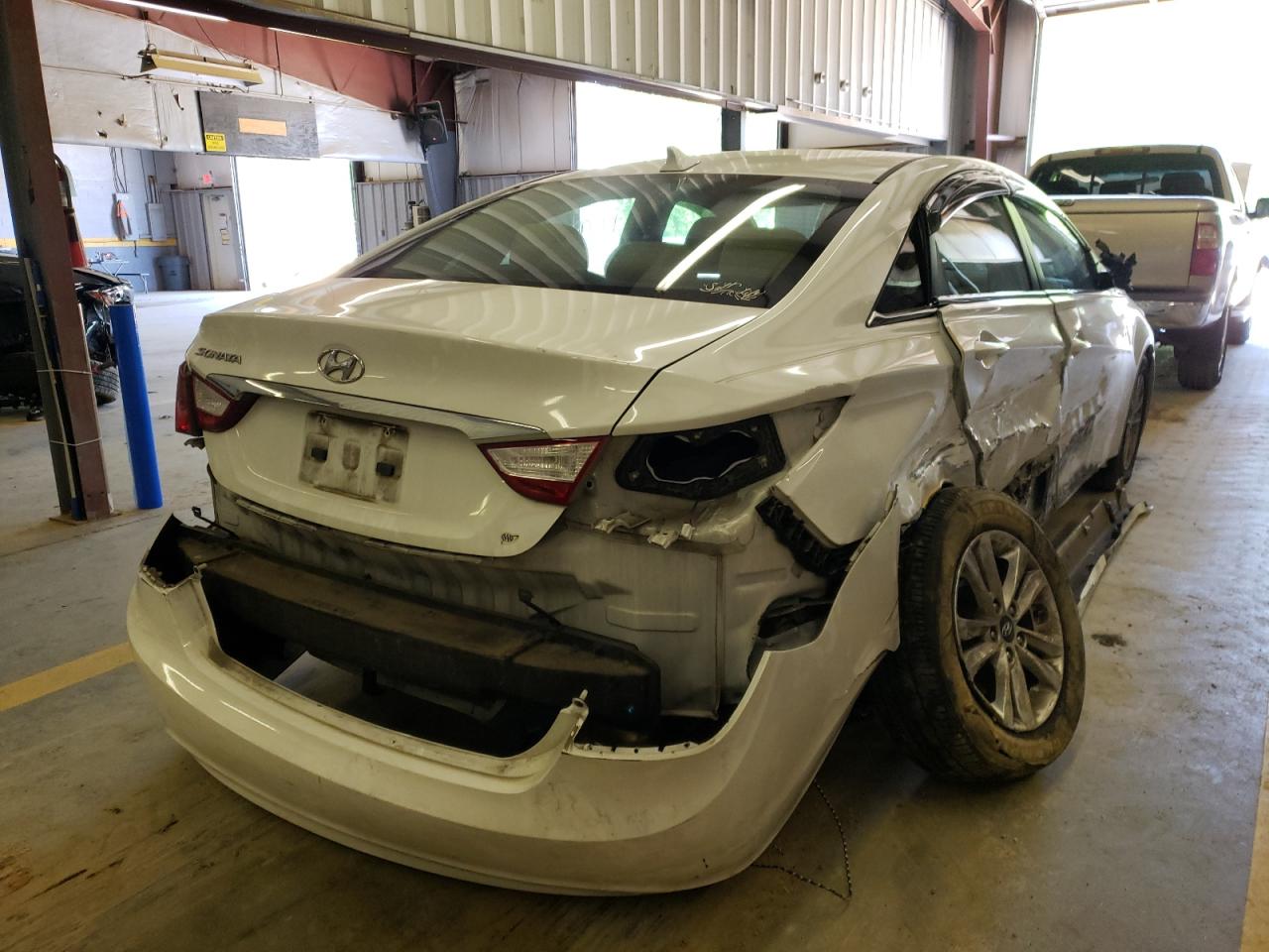 Photo 4 from auction – 2011 HYUNDAI SONATA GLS with VIN 5NPEB4AC1BH078034