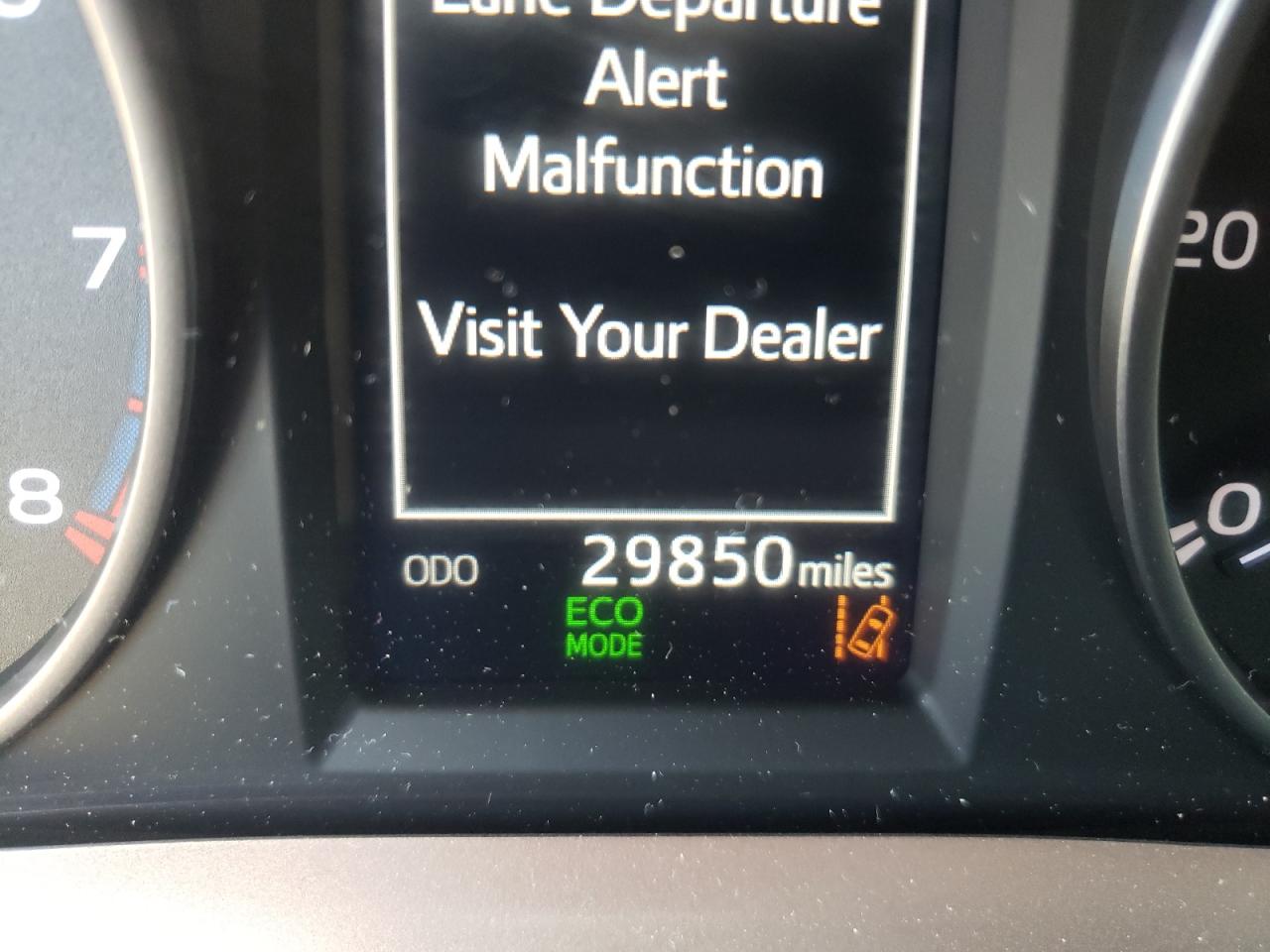 Photo 8 from auction – 2018 TOYOTA RAV4 LE with VIN JTMZFREV4JJ211485