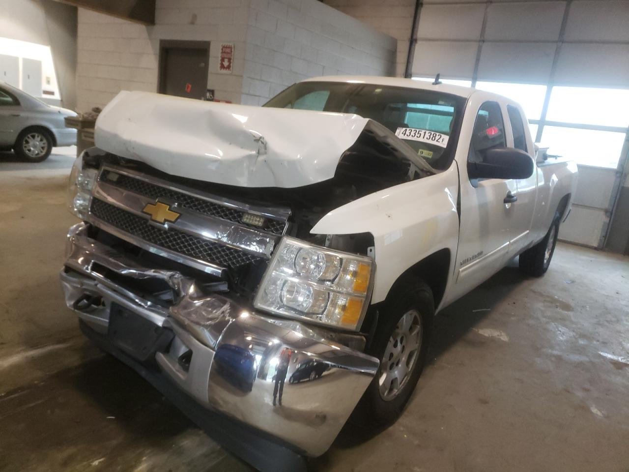 Photo 2 from auction – 2013 CHEVROLET SILVERADO with VIN 1GCRKSE08DZ177273