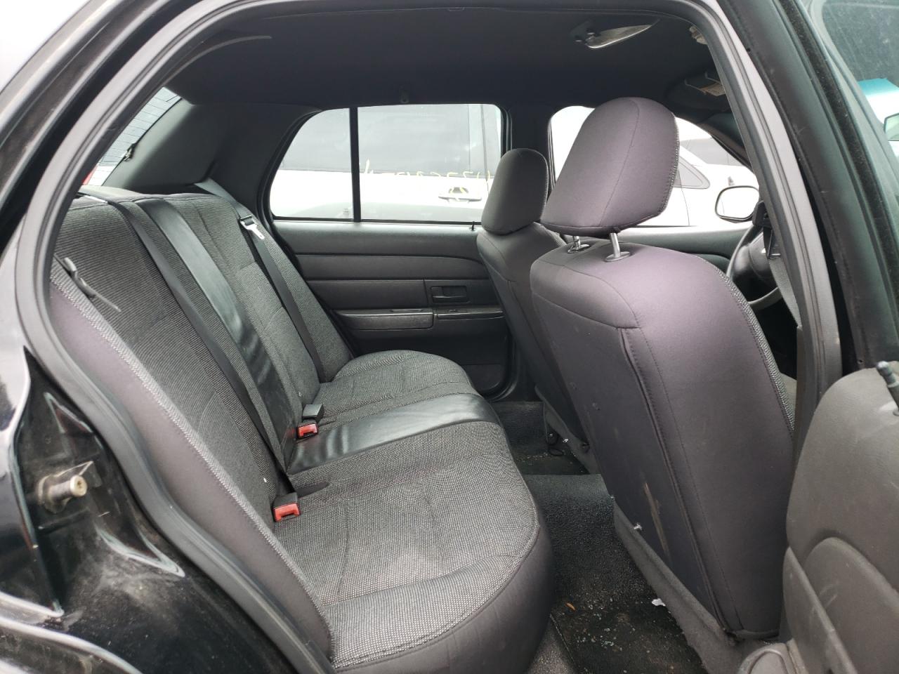 Photo 6 from auction – 2003 FORD CROWN VICT with VIN 2FAFP71W23X186539