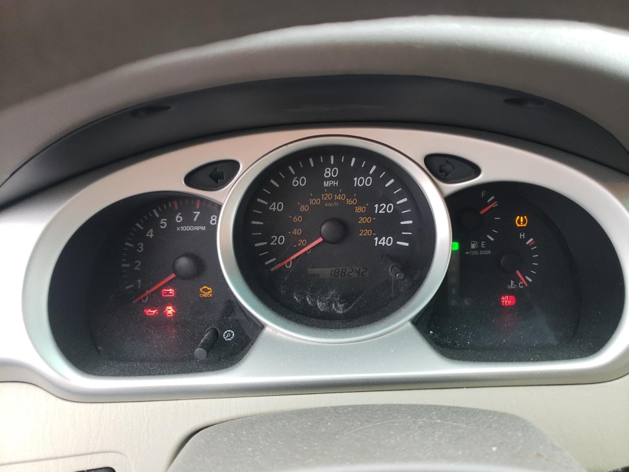 Photo 8 from auction – 2005 TOYOTA HIGHLANDER with VIN JTEEP21A850135041
