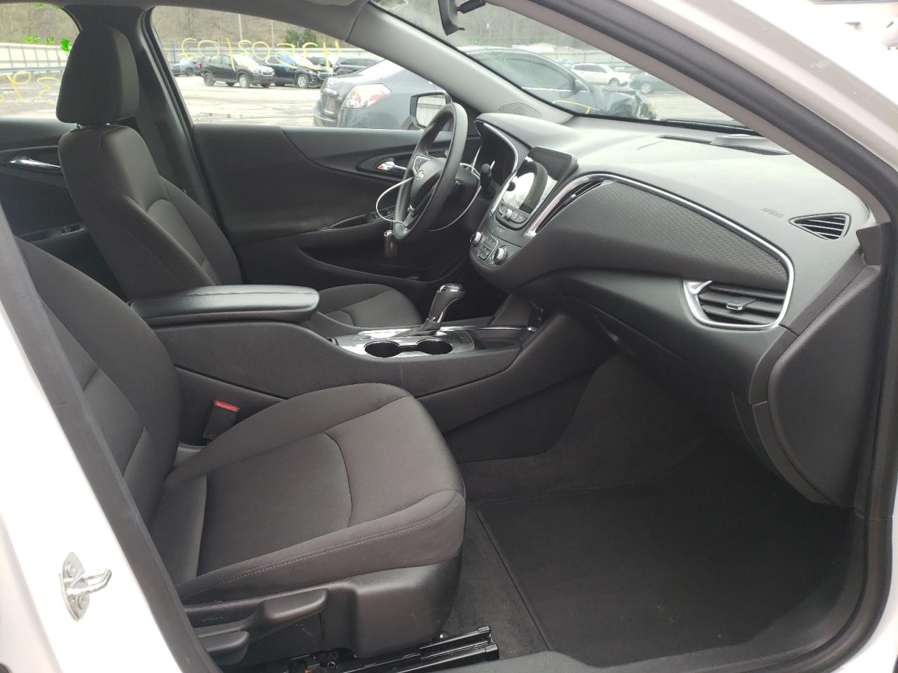Photo 5 from auction – 2020 CHEVROLET MALIBU LT with VIN 1G1ZD5ST2LF107917