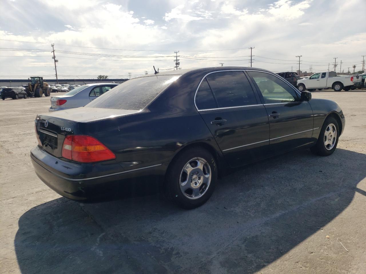 Photo 4 from auction – 2001 LEXUS LS 430 with VIN JTHBN30FX10022443
