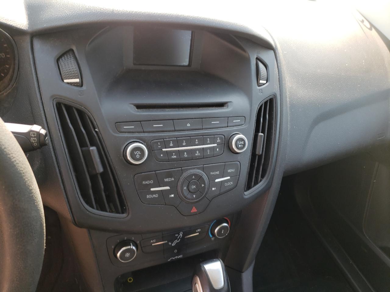 Photo 9 from auction – 2015 FORD FOCUS SE with VIN 1FADP3K26FL351473