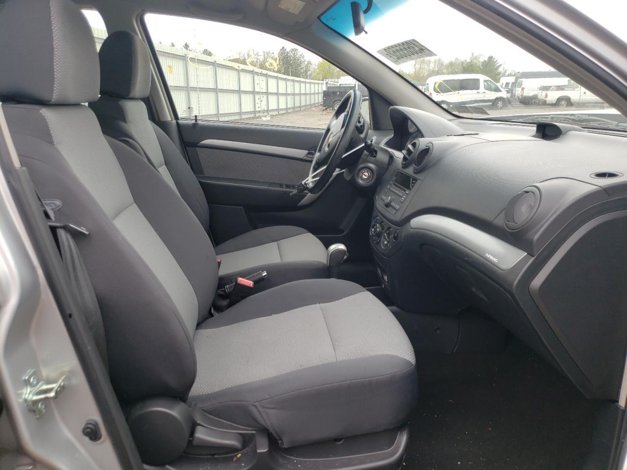 Photo 5 from auction – 2011 CHEVROLET AVEO LS with VIN KL1TD6DEXBB200022