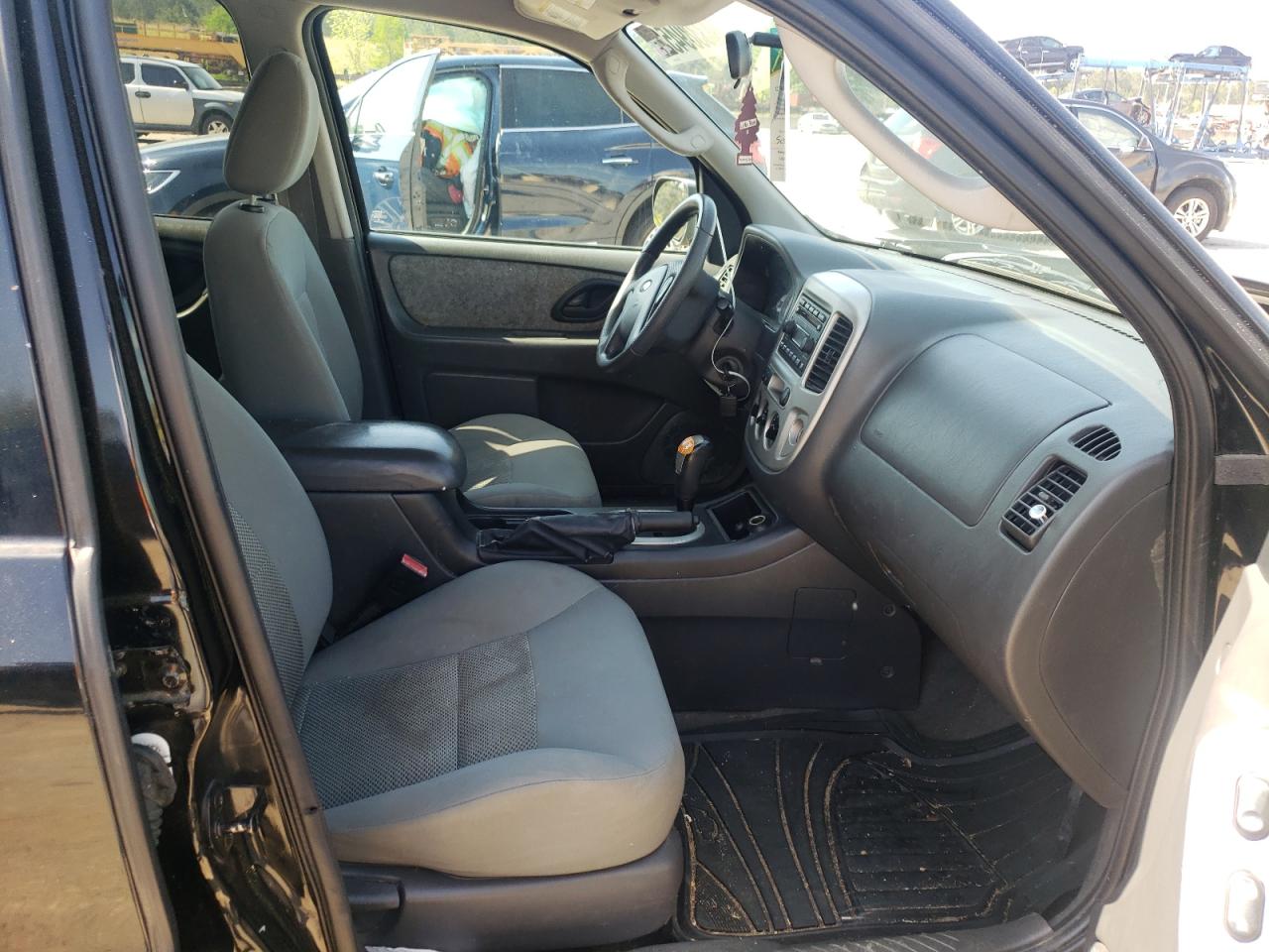 Photo 5 from auction – 2006 FORD ESCAPE XLT with VIN 1FMYU03186KA72231