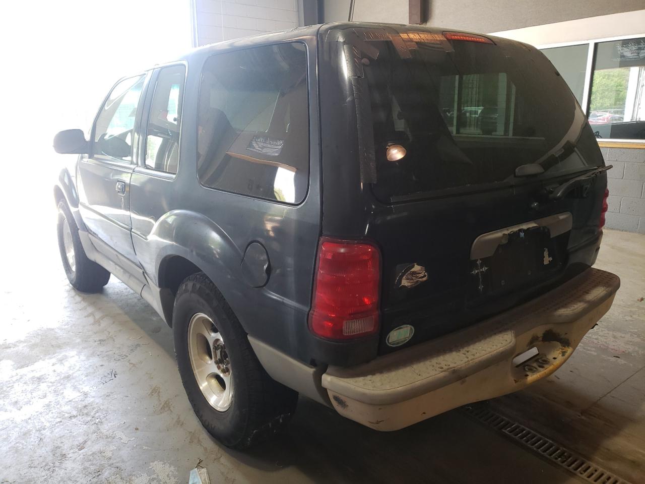 Photo 3 from auction – 2002 FORD EXPLORER S with VIN 1FMYU60E12UB82336