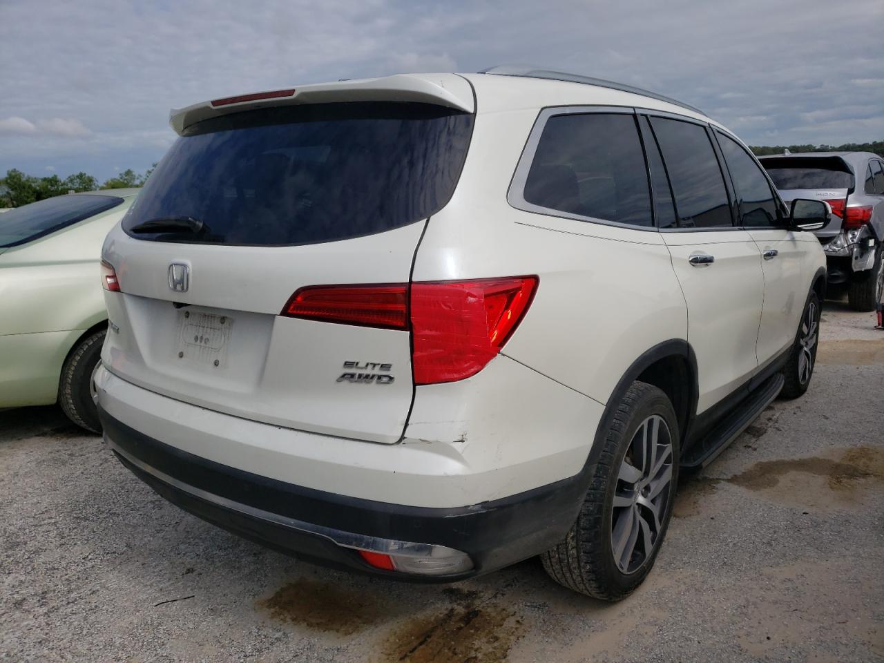Photo 4 from auction – 2016 HONDA PILOT ELIT with VIN 5FNYF6H08GB116311