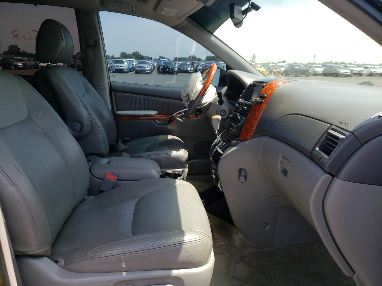 Photo 5 from auction – 2010 TOYOTA SIENNA XLE with VIN 5TDYK4CC1AS319867