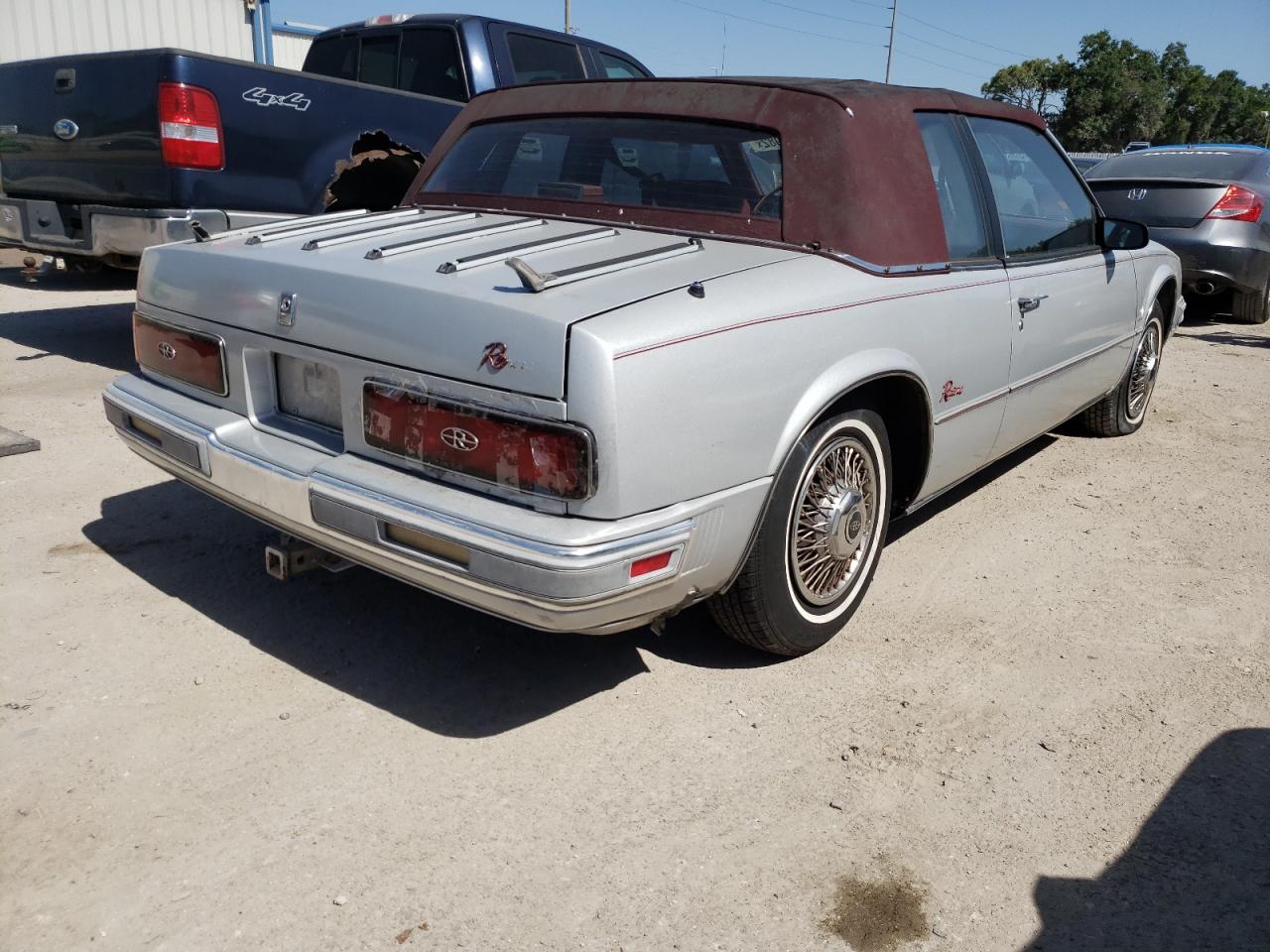 Photo 4 from auction – 1987 BUICK RIVIERA with VIN 1G4EZ1130HU406712