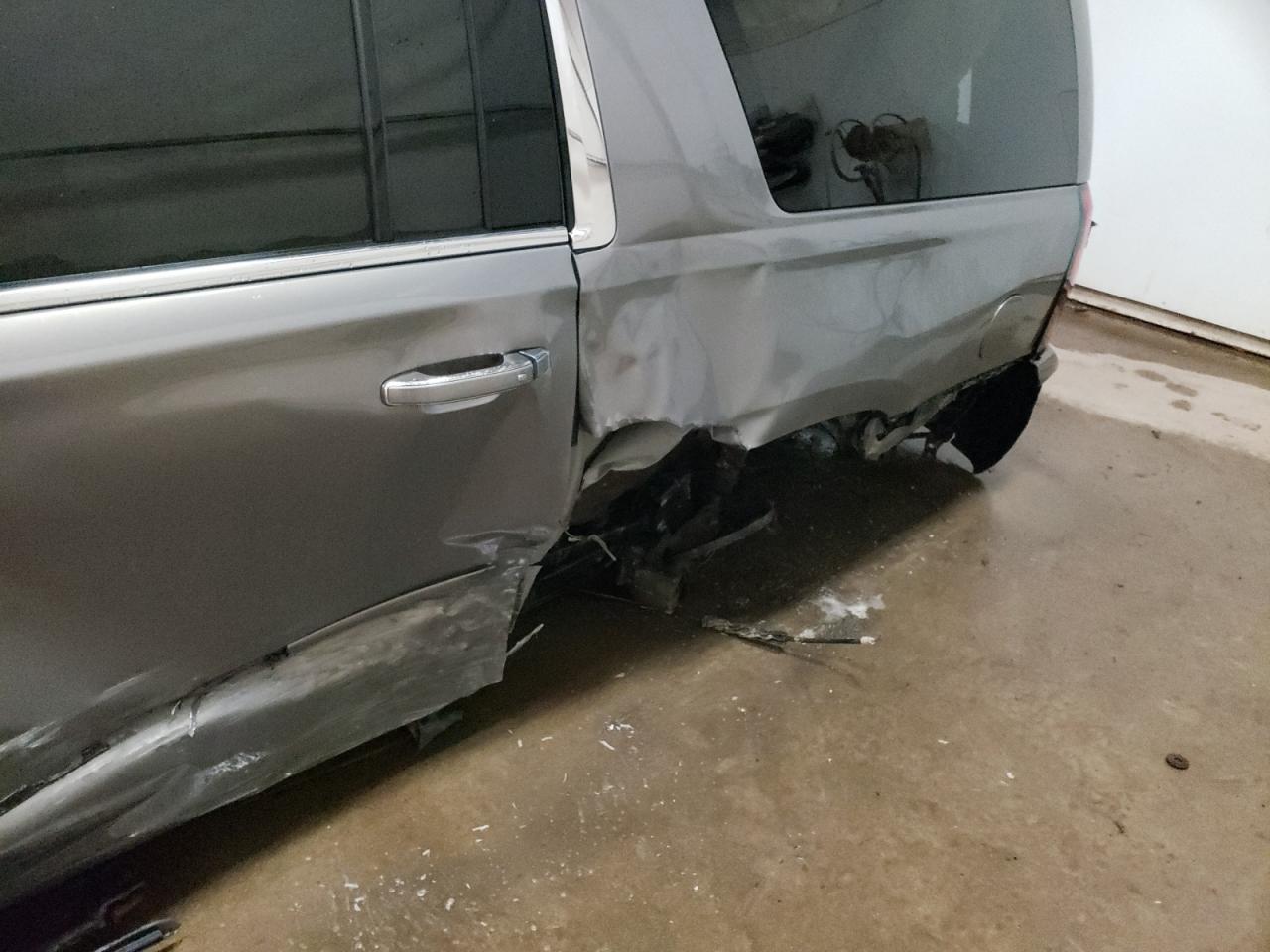 Photo 10 from auction – 2017 CHEVROLET SUBURBAN K with VIN 1GNSKJKC8HR208870