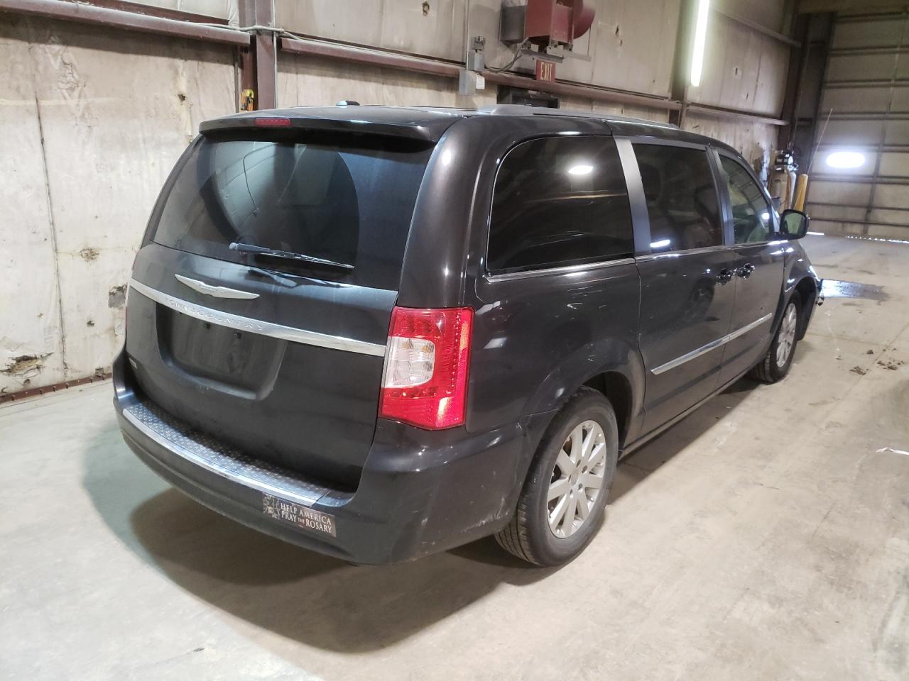 Photo 4 from auction – 2014 CHRYSLER TOWN & COU with VIN 2C4RC1BGXER398653