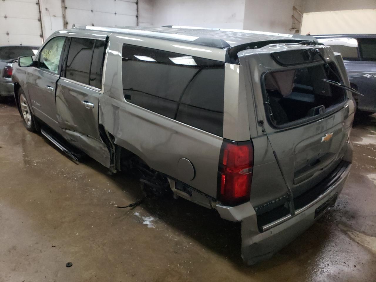 Photo 3 from auction – 2017 CHEVROLET SUBURBAN K with VIN 1GNSKJKC8HR208870