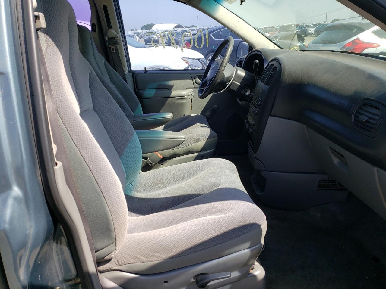 Photo 5 from auction – 2005 DODGE CARAVAN SE with VIN 1D4GP25B75B325775