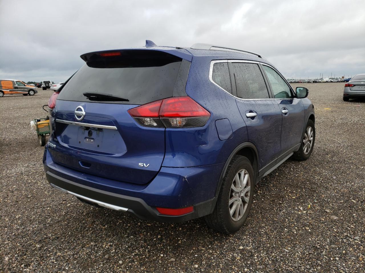 Photo 4 from auction – 2017 NISSAN ROGUE S with VIN 5N1AT2MT6HC821654