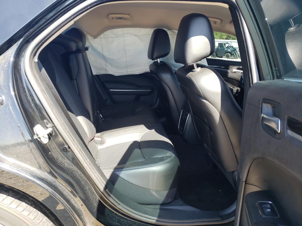 Photo 6 from auction – 2017 CHRYSLER 300 LIMITE with VIN 2C3CCAAG9HH577353
