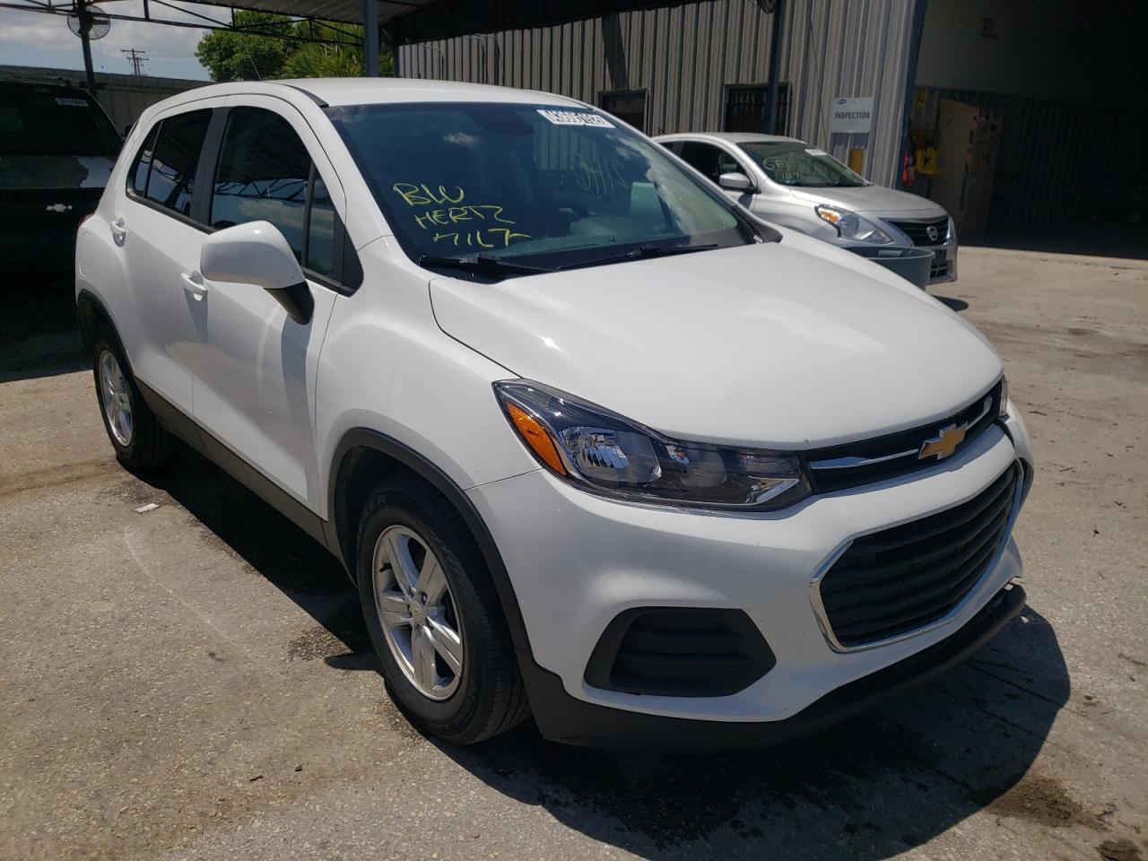 CHEVROLET TRAX LS 2020 with VIN KL7CJKSB4LB085886 - Photo from auction