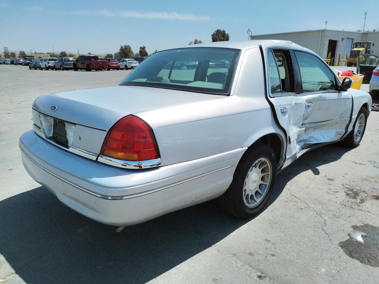 Photo 4 from auction – 1999 FORD CROWN VICT with VIN 2FAFP74W8XX158374