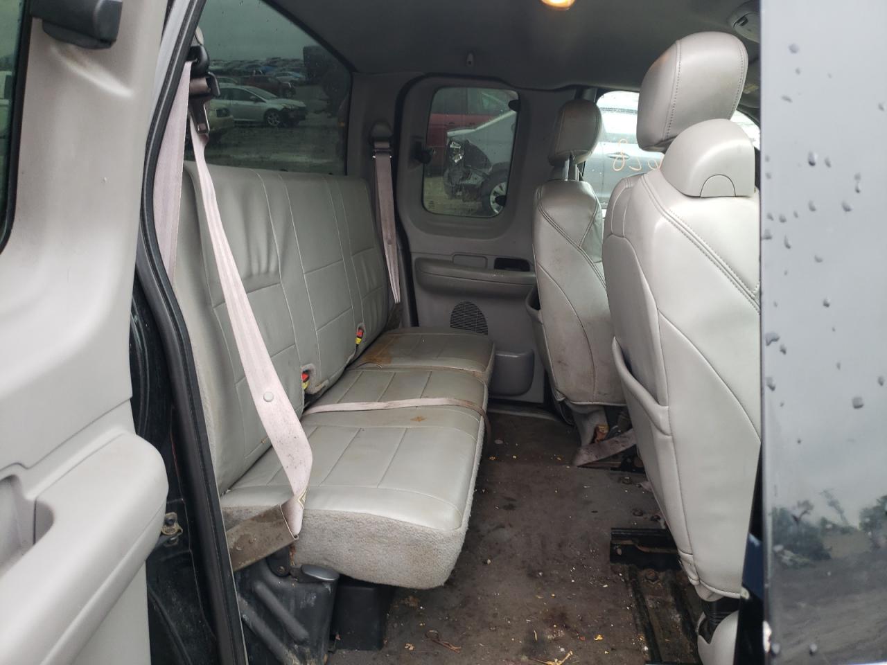 Photo 6 from auction – 2003 FORD F150 with VIN 1FTRX07W13KA44532