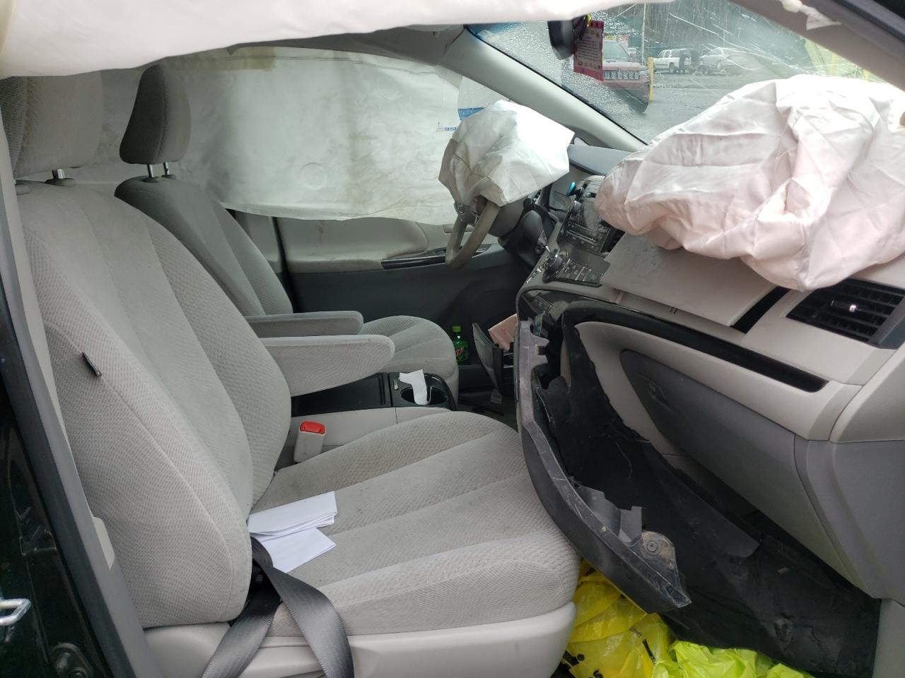 Photo 5 from auction – 2014 TOYOTA SIENNA LE with VIN 5TDKK3DCXES423326
