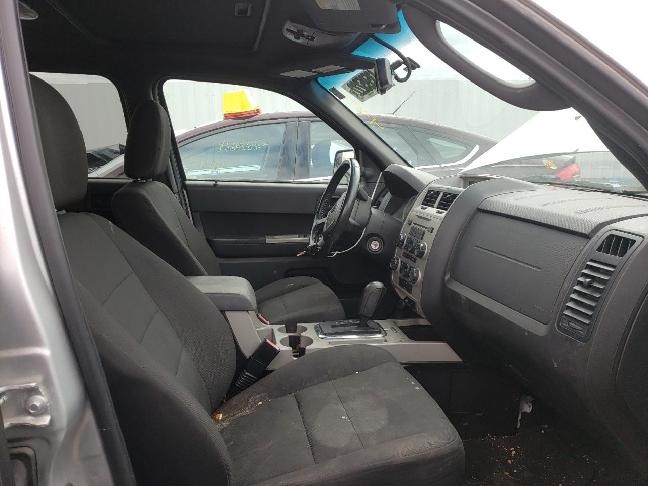 Photo 5 from auction – 2010 FORD ESCAPE XLT with VIN 1FMCU0DG8AKB01958