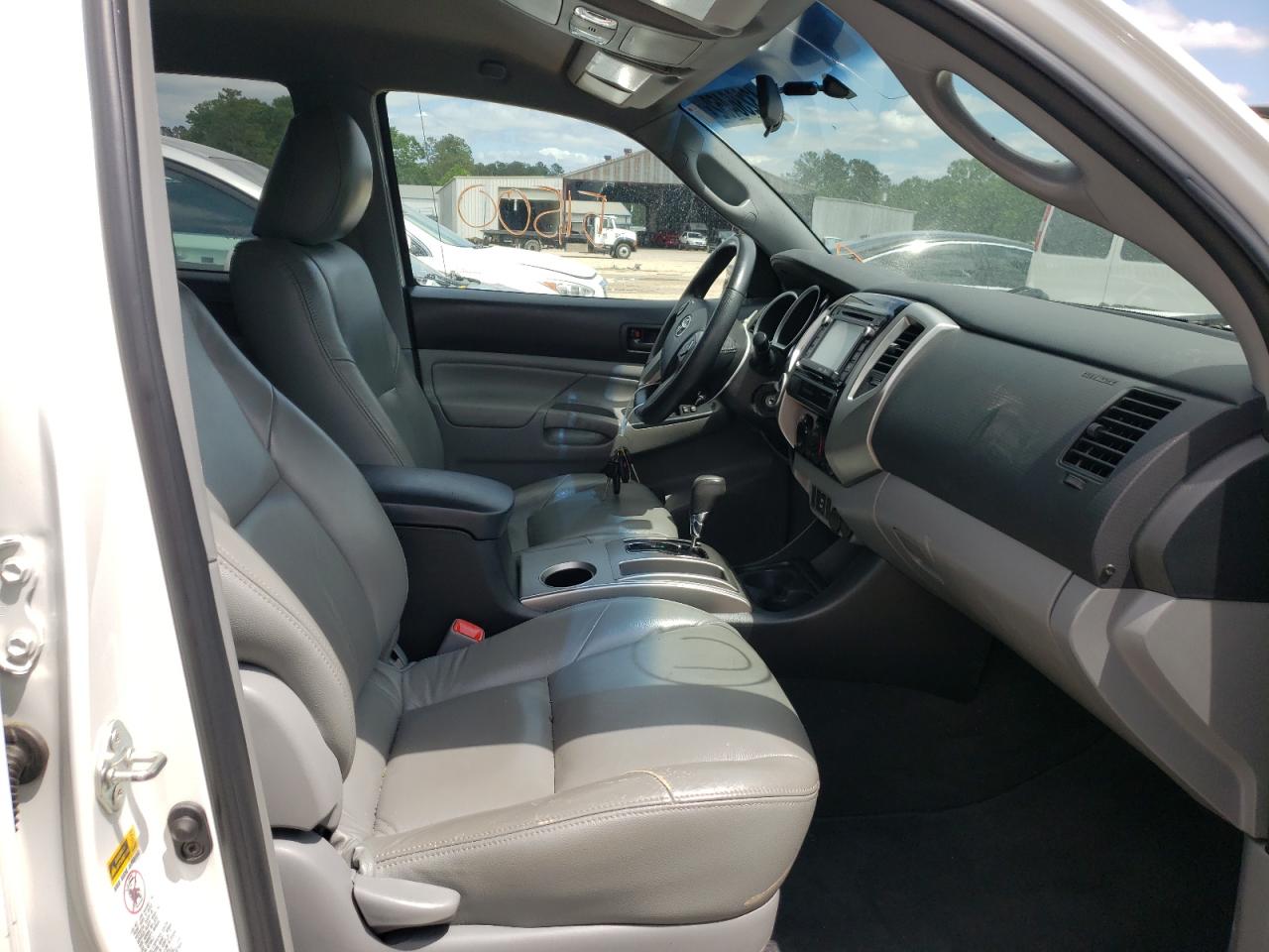 Photo 5 from auction – 2015 TOYOTA TACOMA DOU with VIN 5TFLU4EN8FX141833