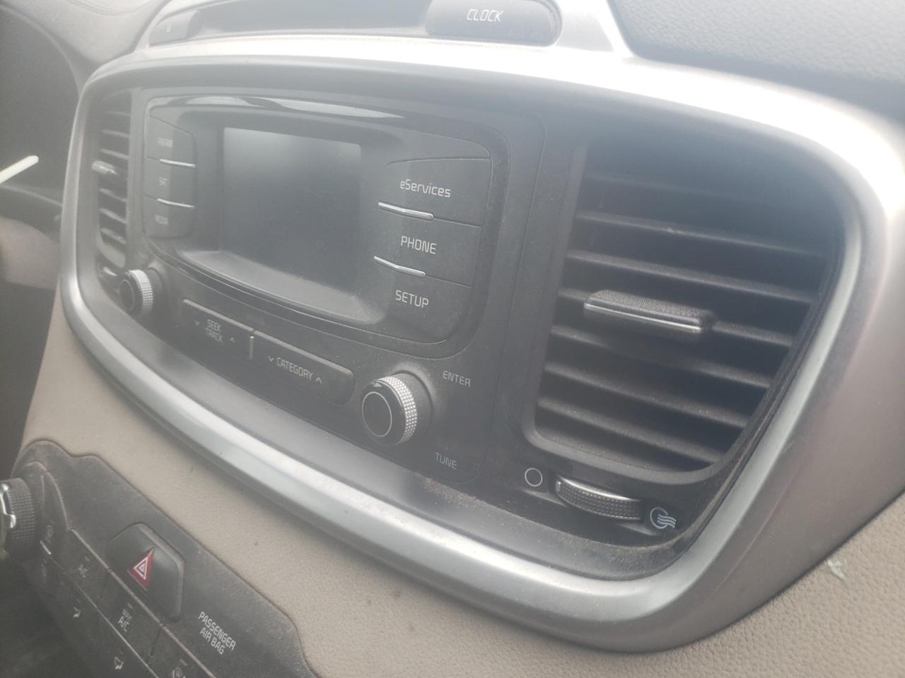 Photo 9 from auction – 2016 KIA SORENTO LX with VIN 5XYPGDA32GG065897