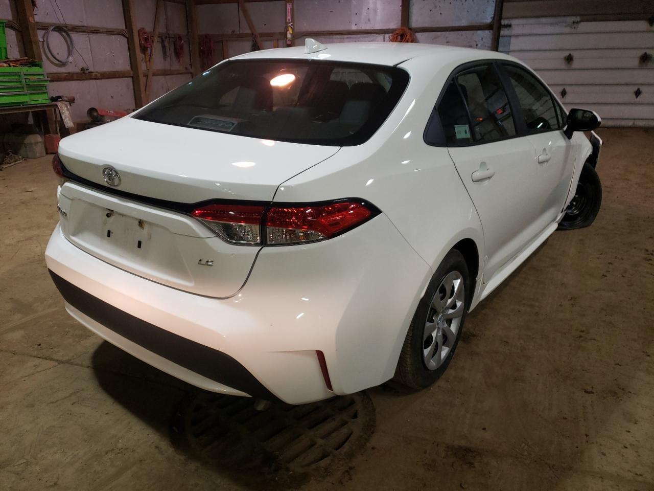 Photo 4 from auction – 2022 TOYOTA COROLLA LE with VIN 5YFEPMAE8NP278144