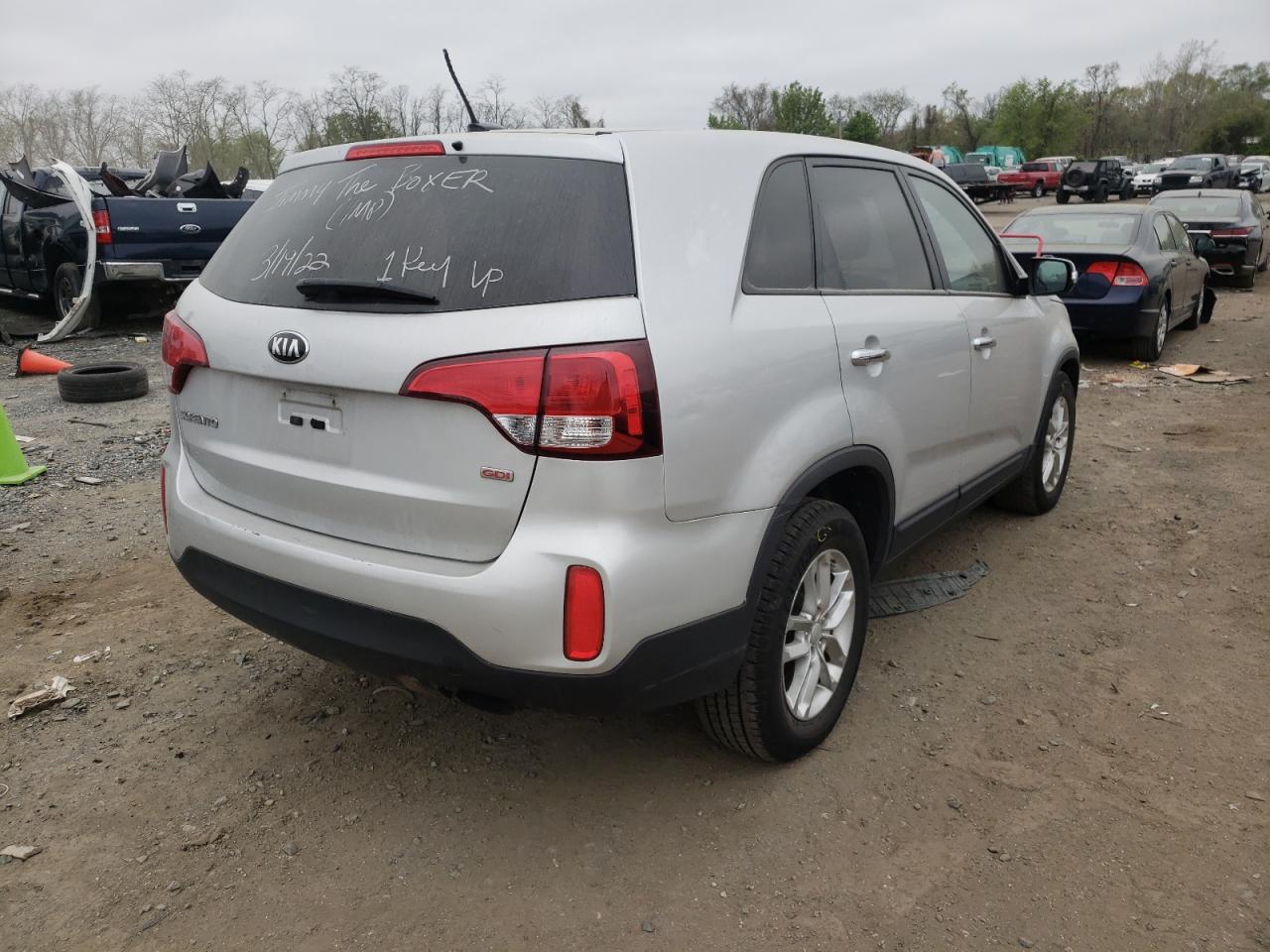 Photo 4 from auction – 2015 KIA SORENTO LX with VIN 5XYKT3A63FG594400